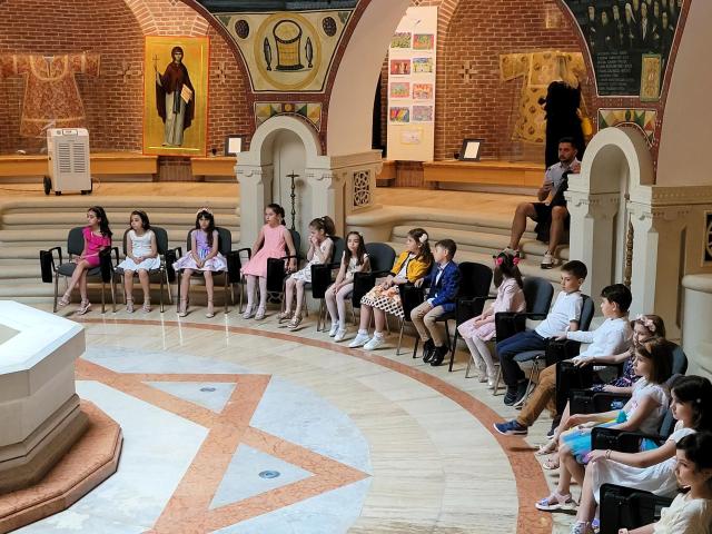 La Muzeul Mitropolitan din Iași a avut loc expoziția „Culorile copilăriei”