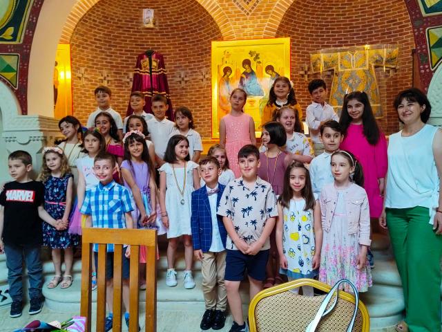 La Muzeul Mitropolitan din Iași a avut loc expoziția „Culorile copilăriei”