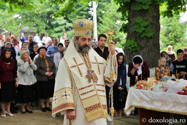 „Sfințenia înseamnă viața lui Hristos împărtășită oamenilor”, a afirmat PS Nichifor Botoșăneanul la hramul Mănăstirii Bucium