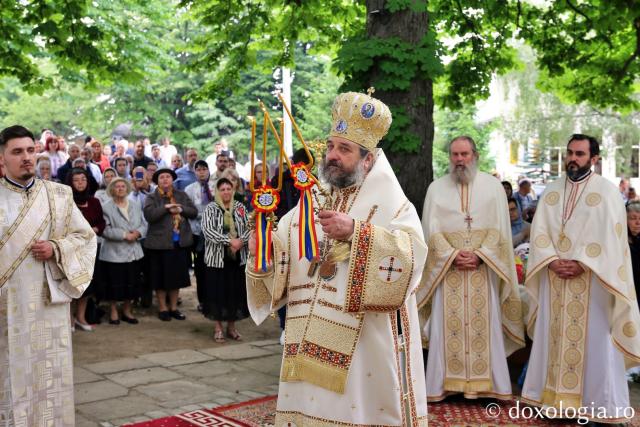 „Sfințenia înseamnă viața lui Hristos împărtășită oamenilor”, a afirmat PS Nichifor Botoșăneanul la hramul Mănăstirii Bucium