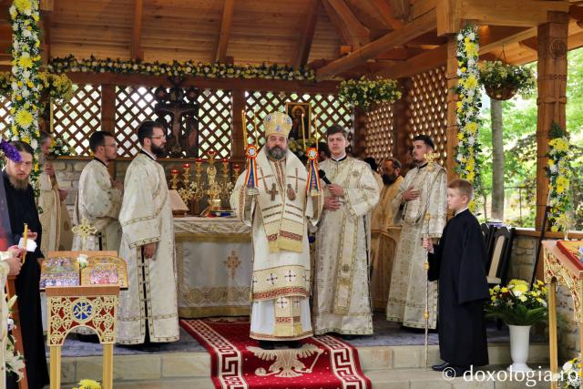 „Sfințenia înseamnă viața lui Hristos împărtășită oamenilor”, a afirmat PS Nichifor Botoșăneanul la hramul Mănăstirii Bucium