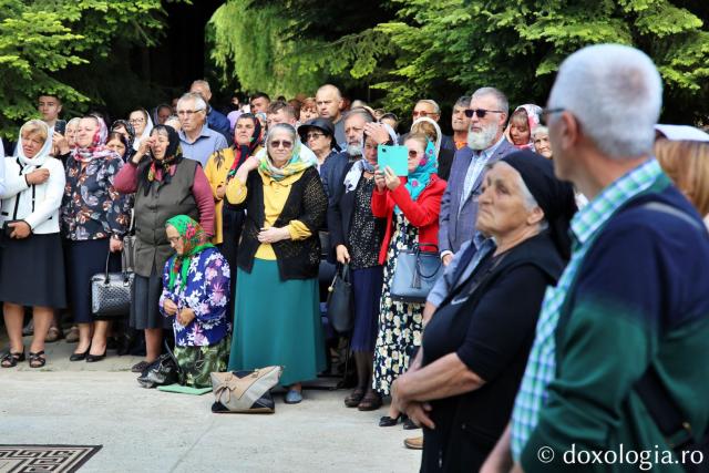 Părintele Mitropolit Teofan la hramul Mănăstirii Guranda: „Să primim Sfânta Treime în inima noastră”