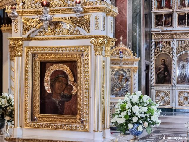 (Foto)  Icoana Maicii Domnului „Siriaca” de la Mănăstirea Ghighiu