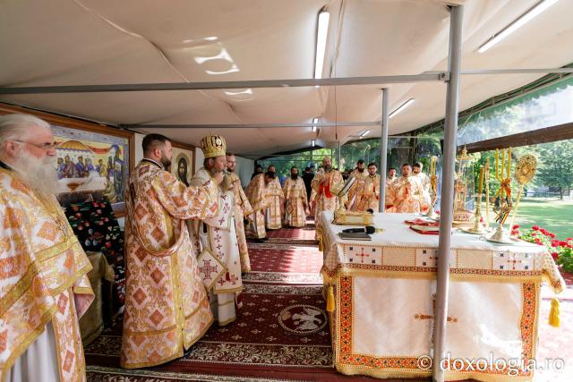 (Foto) Liturghie arhierească săvârșită de PS Andrei, Episcopul Covasnei și Harghitei, în ajunul prăznuirii Sfântului Ioan cel Nou #HramSuceava2023