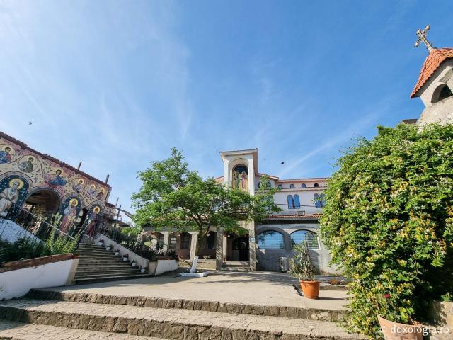(Foto) Pași de pelerin la Mănăstirea Adamaclisi – mănăstirea Sfântului Apostol Filip