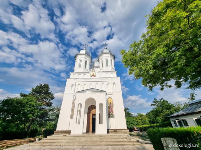 (Foto) Pași de pelerin la Mănăstirea Saon