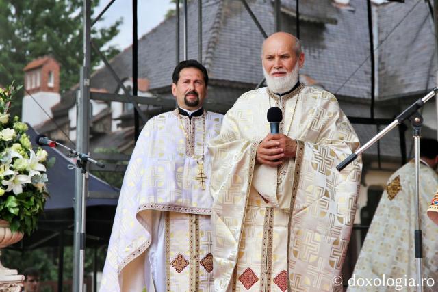 Doi ierarhi la hramul Bisericii Domnești din Piatra Neamț: „Un copil ne pregătește calea Împărăției lui Dumnezeu”