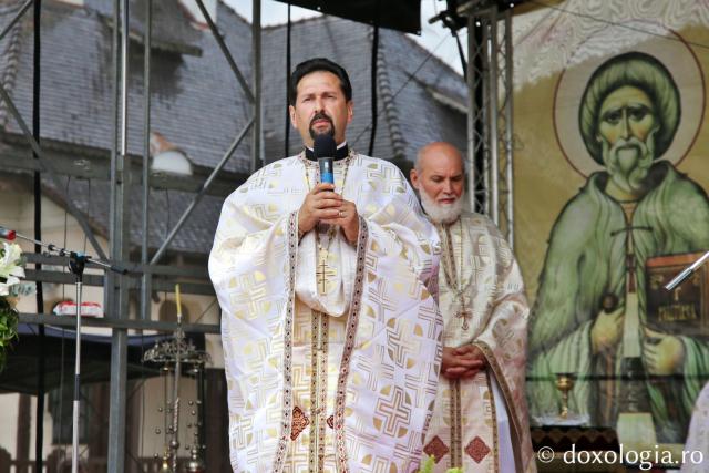 Doi ierarhi la hramul Bisericii Domnești din Piatra Neamț: „Un copil ne pregătește calea Împărăției lui Dumnezeu”