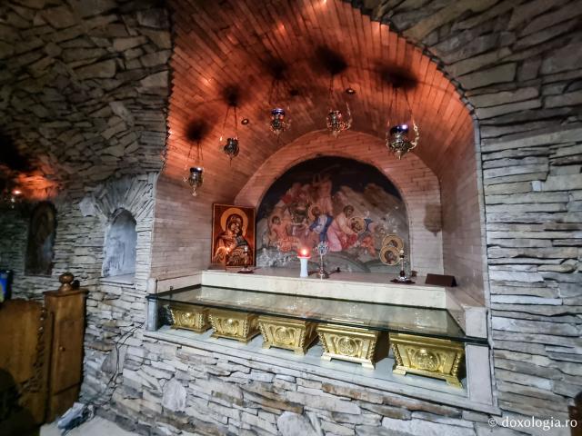 (Foto) Închinare la moaștele sfinților mucenici de la Adamclisi