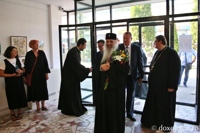 Mii de oameni, împreună cu sfinții, în procesiune pe străzile din Piatra Neamț