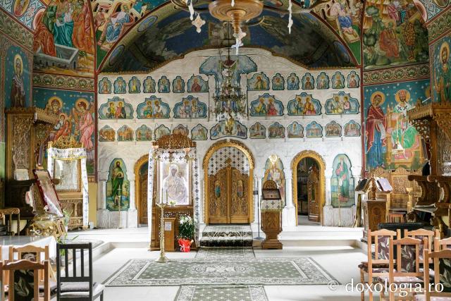 Interior Manastirea Bogdanesti