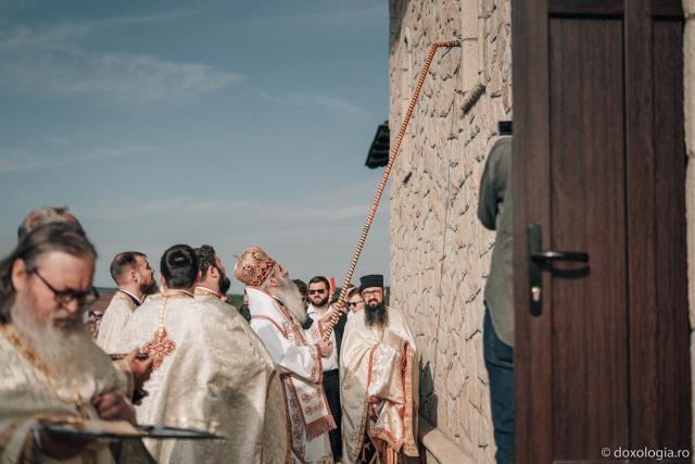 Biserica „Sfânta Cuvioasă Teodora de la Sihla” din Vama a primit veșmântul sfințirii