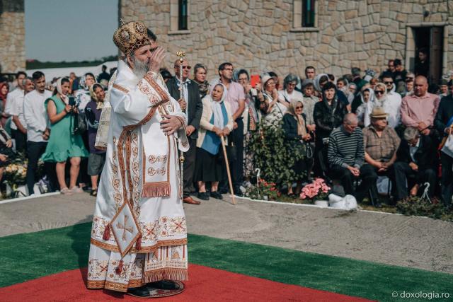 Sfânta Liturghie săvârșită de IPS Teofan la biserica „Sfânta Cuvioasă Teodora de la Sihla” din Vama