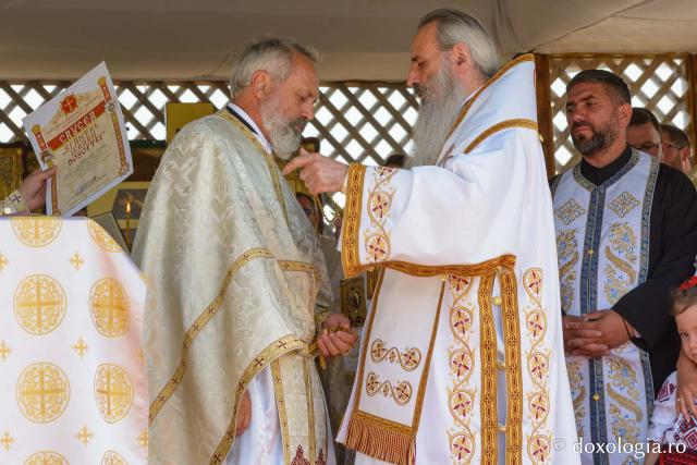 Sfânta Liturghie săvârșită de IPS Teofan la biserica „Sfânta Cuvioasă Teodora de la Sihla” din Vama