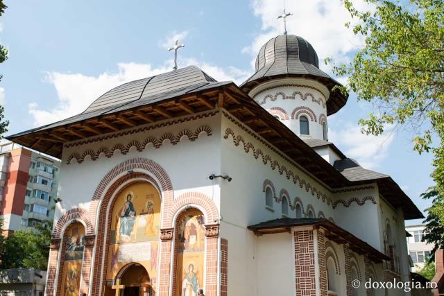 Slujba Vecerniei unită cu Litia, la Biserica „Binecredinciosul Voievod Ştefan cel Mare şi Sfânt” din Iaşi