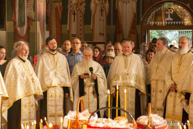 Slujba Vecerniei unită cu Litia, la Biserica „Binecredinciosul Voievod Ştefan cel Mare şi Sfânt” din Iaşi