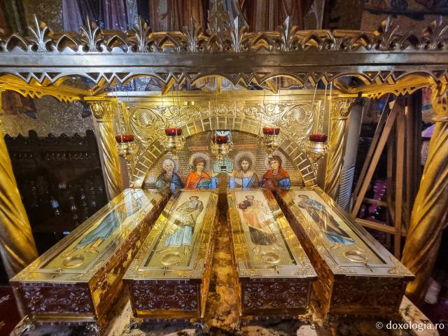 (Foto) Închinare la moaștele Sfinților Mucenici de la Niculițel