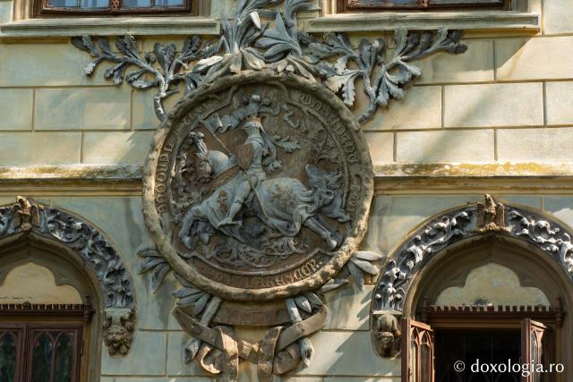 Ornament de pe peretele exterior al castelului Sturdza de la Miclăușeni