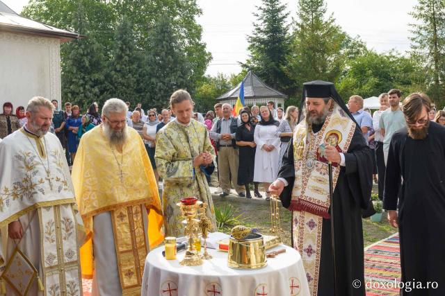 Preoți slujitori
