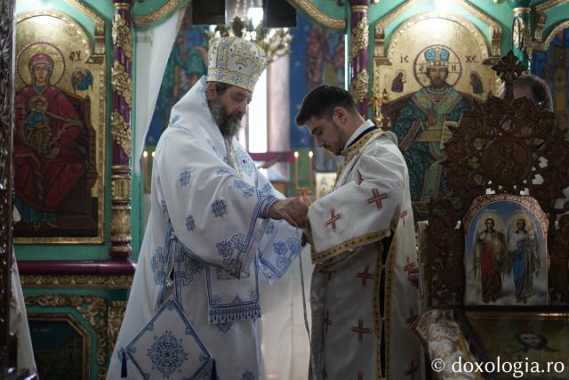 Prezentarea noului preot paroh, pr. Adrian Rădeanu / Foto: Ștefan Chircă