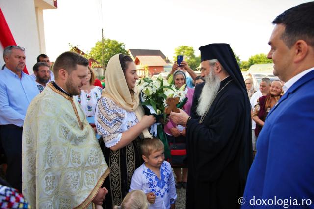 Biserica închinată Sfântului Ierarh Nicolae din Bădiuți a fost târnosită