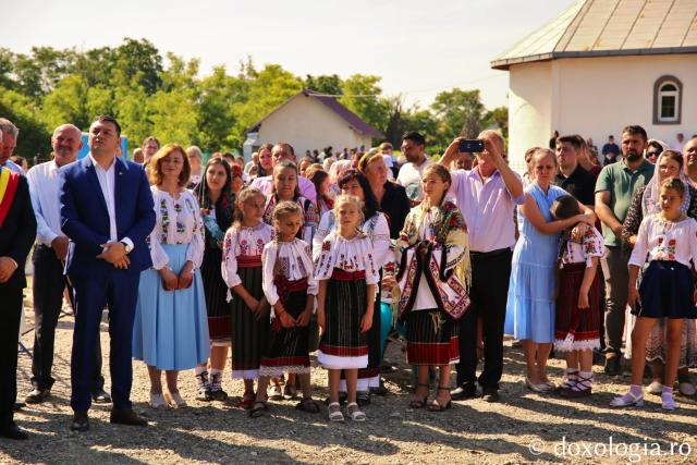Biserica închinată Sfântului Ierarh Nicolae din Bădiuți a fost târnosită