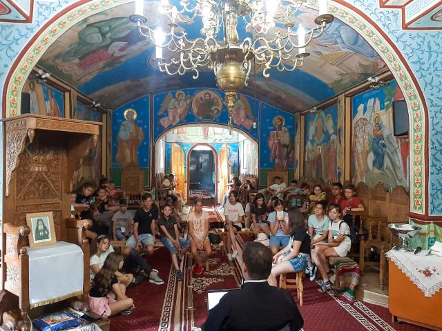 Copii în biserică