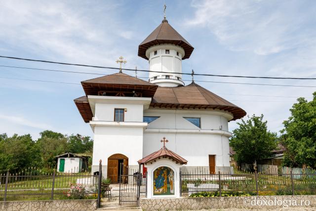 Biserica „Sfinții Voievozi” din satul Forăști, comuna Gropnița