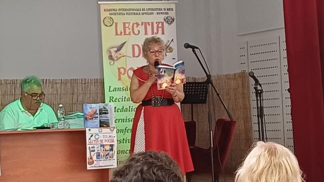 Recitare de poezie - Festivalul-concurs Internațional de poezie, proză și grafică „Nicolae Dabija – Tăcerea răstignită”