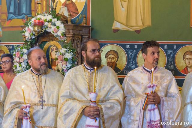 Preoți slujitori