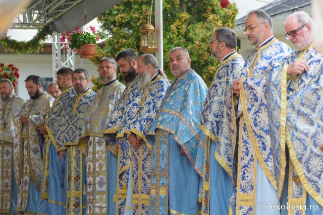 Preoți