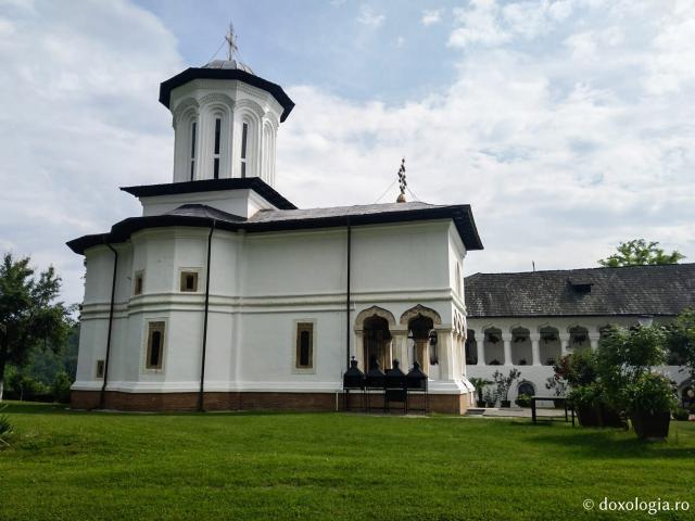 Mănăstirea Surpatele