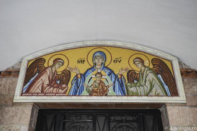 Icoană-mozaic al Maicii Domnului din Mănăstirea Kato Xenia, Grecia - unde se află o bucățică din Brâul Maicii Domnului