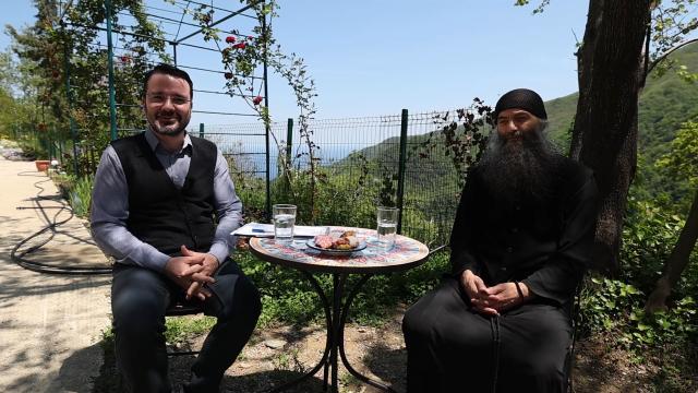 (Video) Părintele stareţ Pimen Vlad la „Ferestre către suflet” - Despre post, într-o lume de dulce