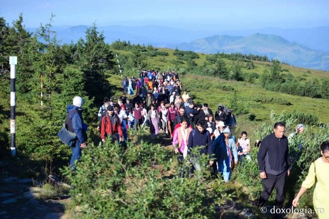 IPS Teofan, alături de pelerini