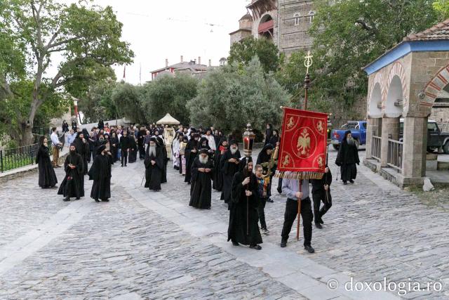 Procesiune cu icoana Maicii Domnului „Vimatarissa” (Altarița) la Mănăstirea Vatoped