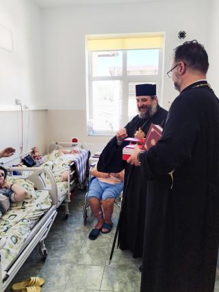 PS Nichifor Botoșăneanul, alături de bătrâni
