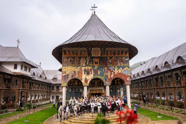 Zile de sărbătoare la Mănăstirea Sihăstria Râșcăi