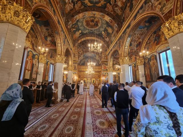 Sfinta Liturghie în Biserica Sfântul Ioan Iacob de la Neamț - prima zi de școală