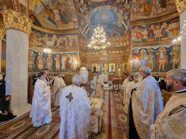 Sfinta Liturghie în Biserica Sfântul Ioan Iacob de la Neamț - prima zi de școală