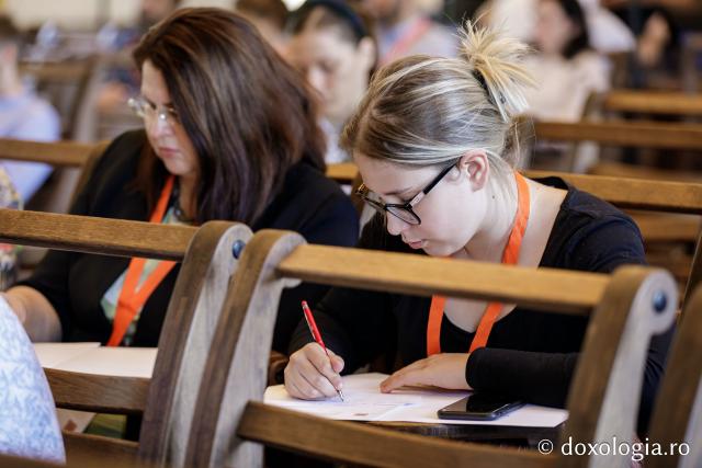 Participanți la atelier de imnografie