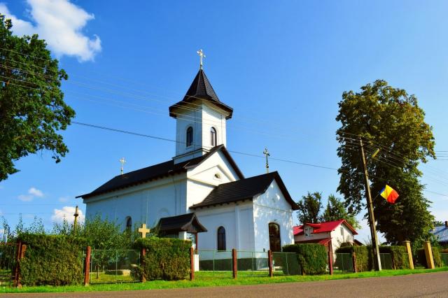 Biserica „Sfinții Împărați Constantin și Elena” Broscăuți