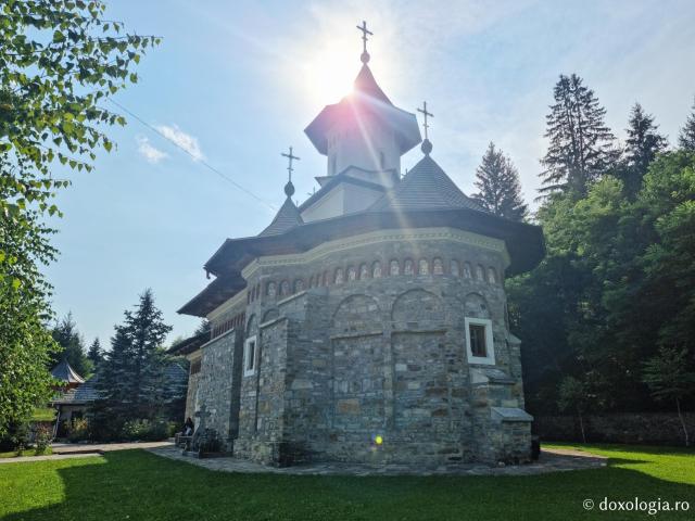 Biserica „Buna Vestire” de la Mănăstirea Sihăstria Putnei