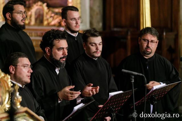 Grupul de isonari – membri ai Corului Academic „Byzantion” din Iași