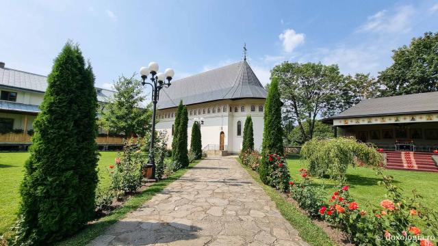 Paraclisul „Sfântului Ierarh Leontie” de la Mănăstirea Bogdana