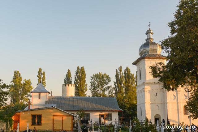 Biserica și Paraclisul Parohiei Bălănești