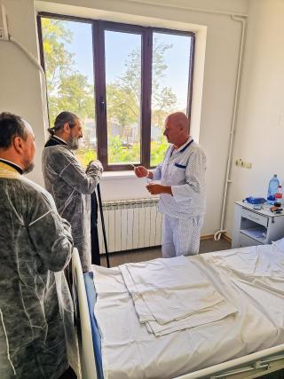 PS Nichifor Botoșăneanul, alături de pacienți