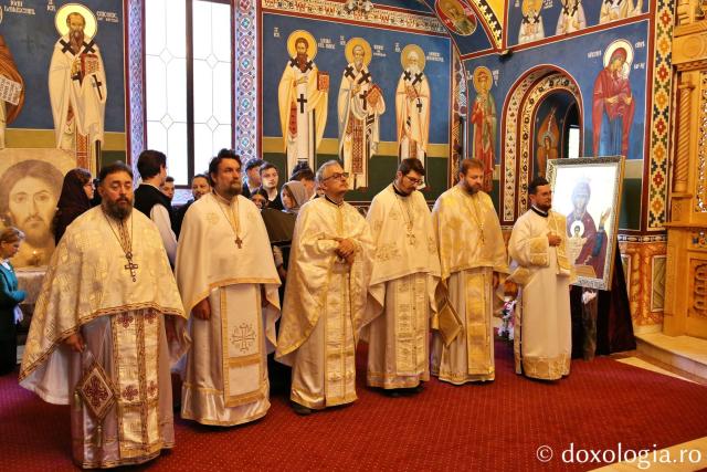 Părinții profesori ai Seminarului Teologic Iași, săvârșind dimpreună cu PS Nichifor Botoșăneanul Sfânta Liturghie / Foto: Flavius Popa