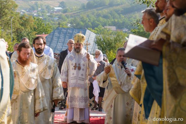 PS Nichifor Botoșăneanul, alături de soborul slujitor