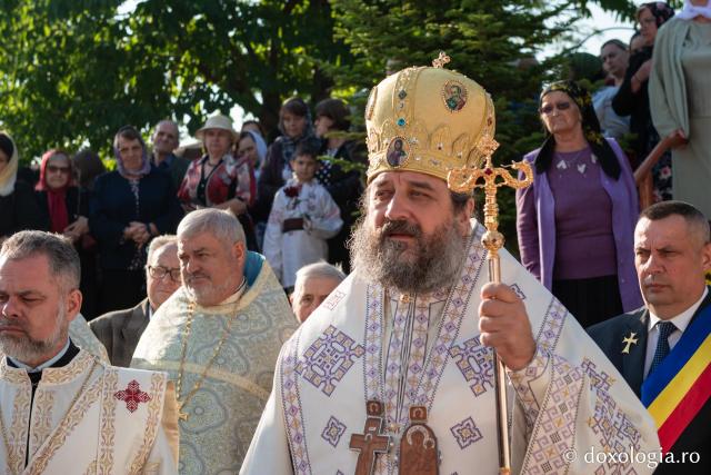 PS Nichifor Botoșăneanul, alături de soborul slujitor